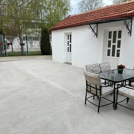 Apartmani Emily & Jully Nikšić Exteriör bild