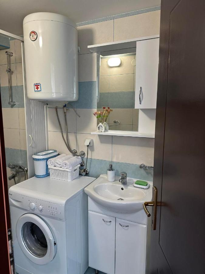 Apartmani Emily & Jully Nikšić Exteriör bild