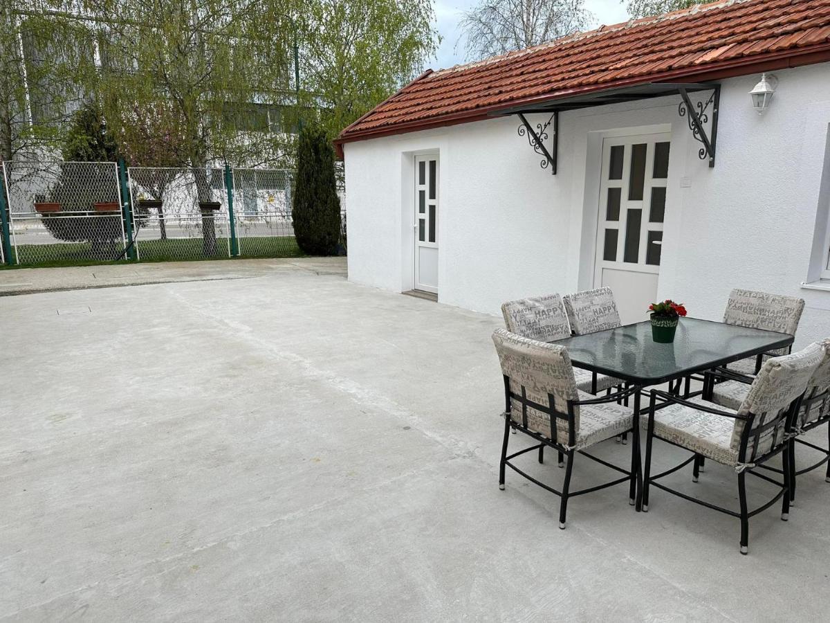 Apartmani Emily & Jully Nikšić Exteriör bild