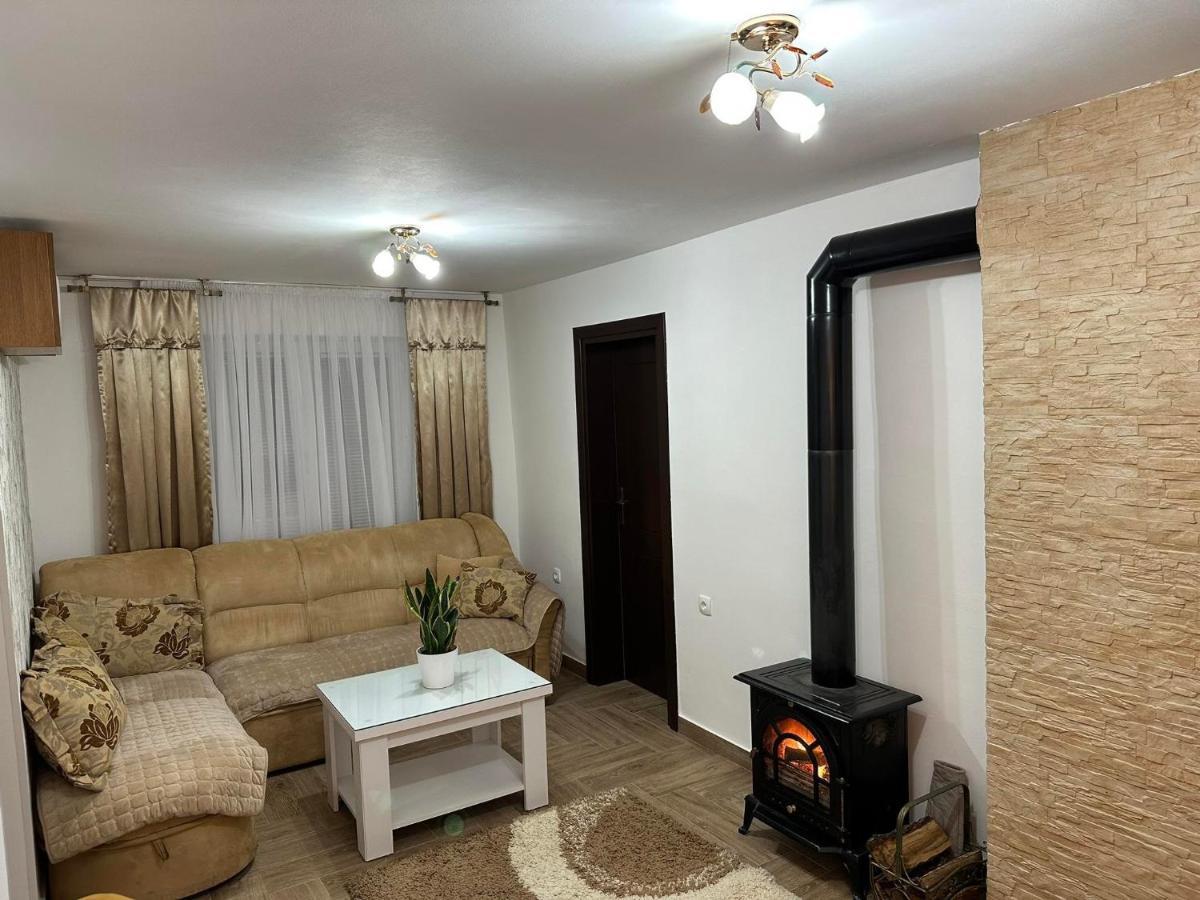 Apartmani Emily & Jully Nikšić Exteriör bild
