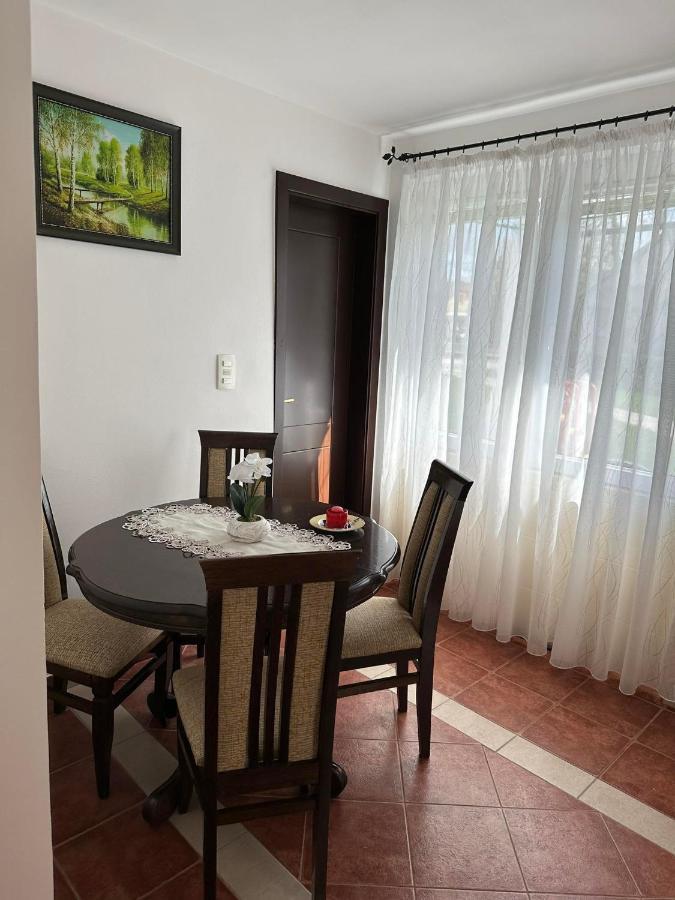 Apartmani Emily & Jully Nikšić Exteriör bild