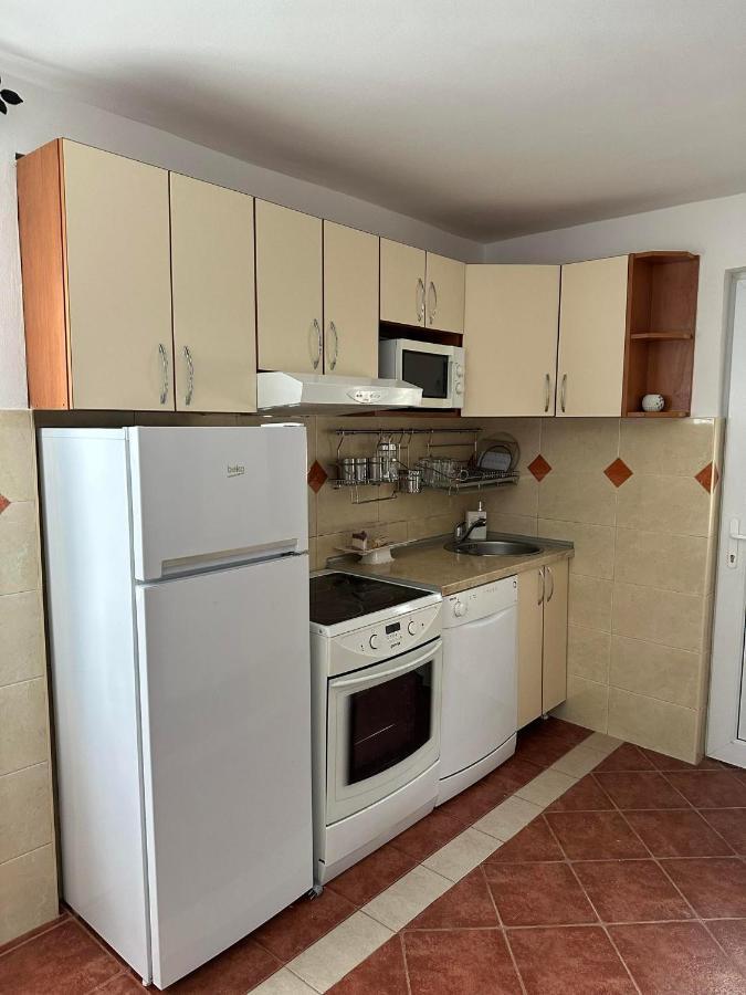 Apartmani Emily & Jully Nikšić Exteriör bild