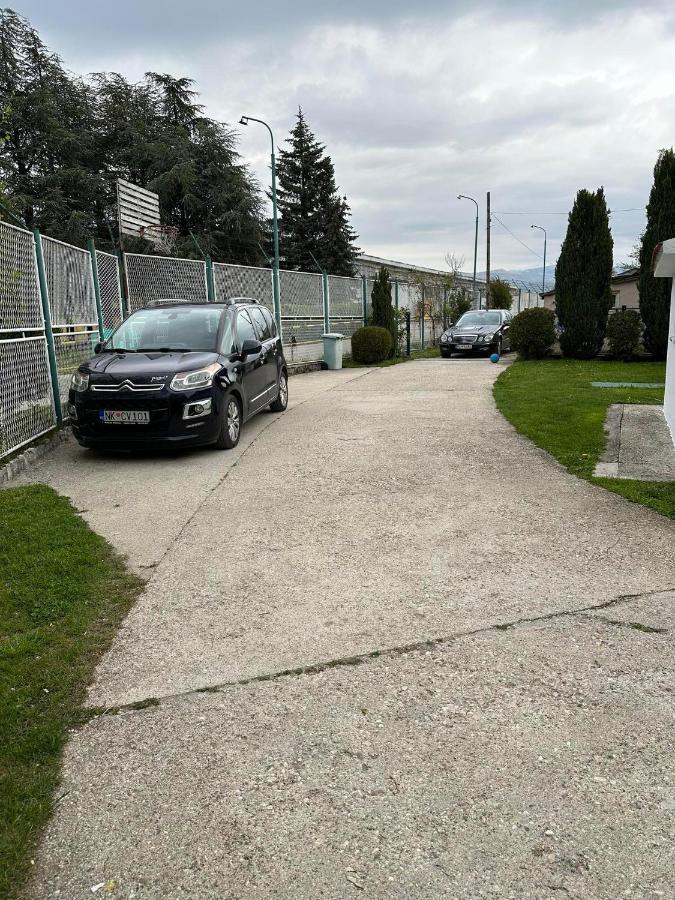 Apartmani Emily & Jully Nikšić Exteriör bild