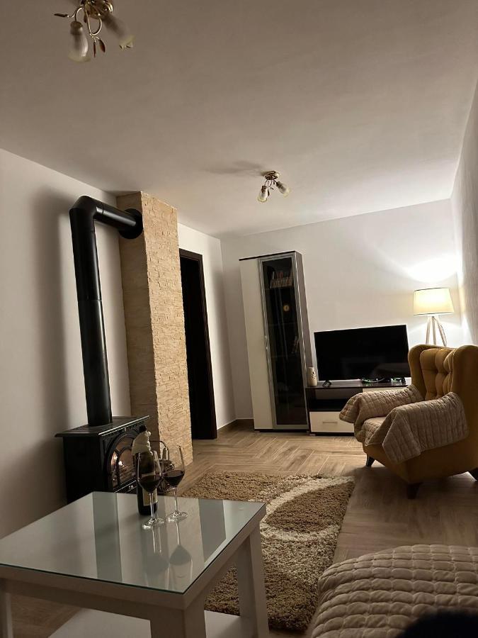 Apartmani Emily & Jully Nikšić Exteriör bild