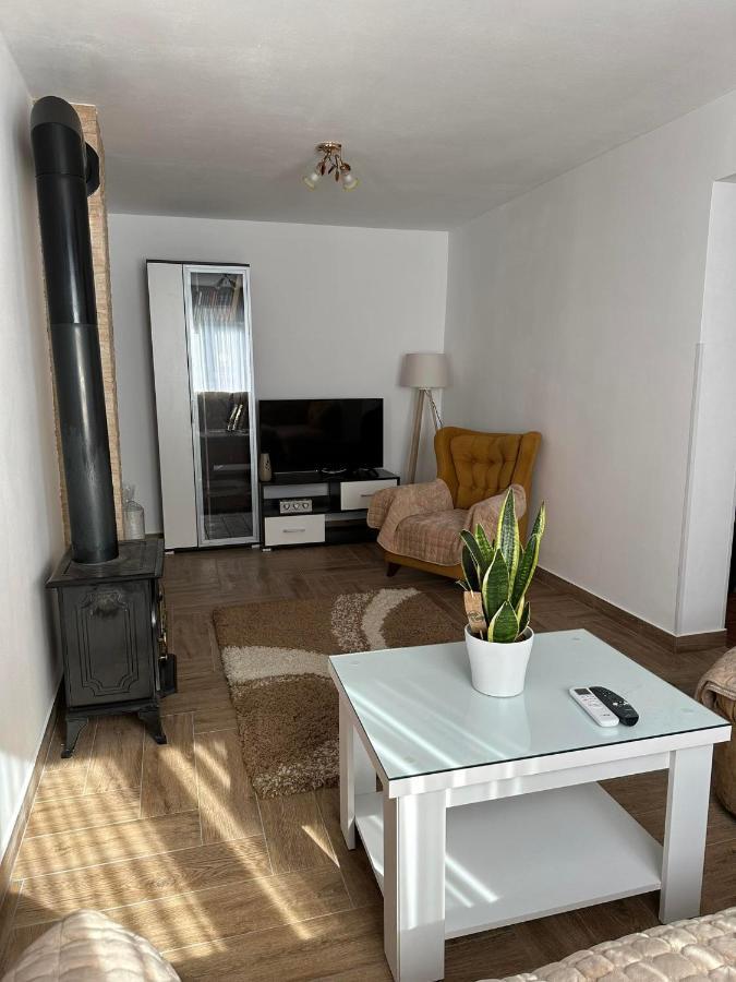 Apartmani Emily & Jully Nikšić Exteriör bild