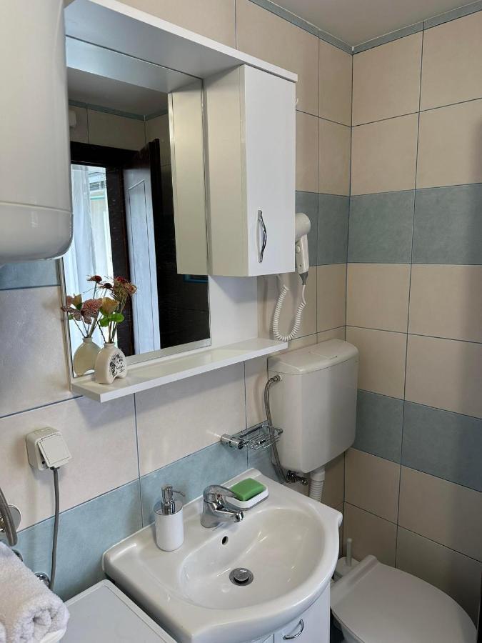 Apartmani Emily & Jully Nikšić Exteriör bild