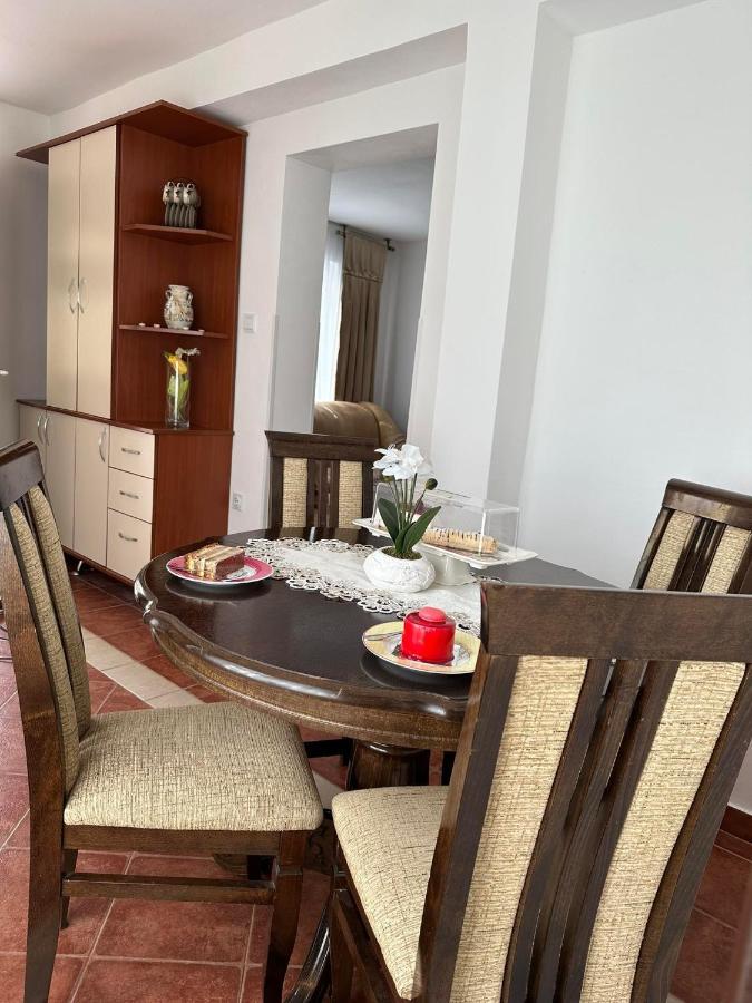 Apartmani Emily & Jully Nikšić Exteriör bild