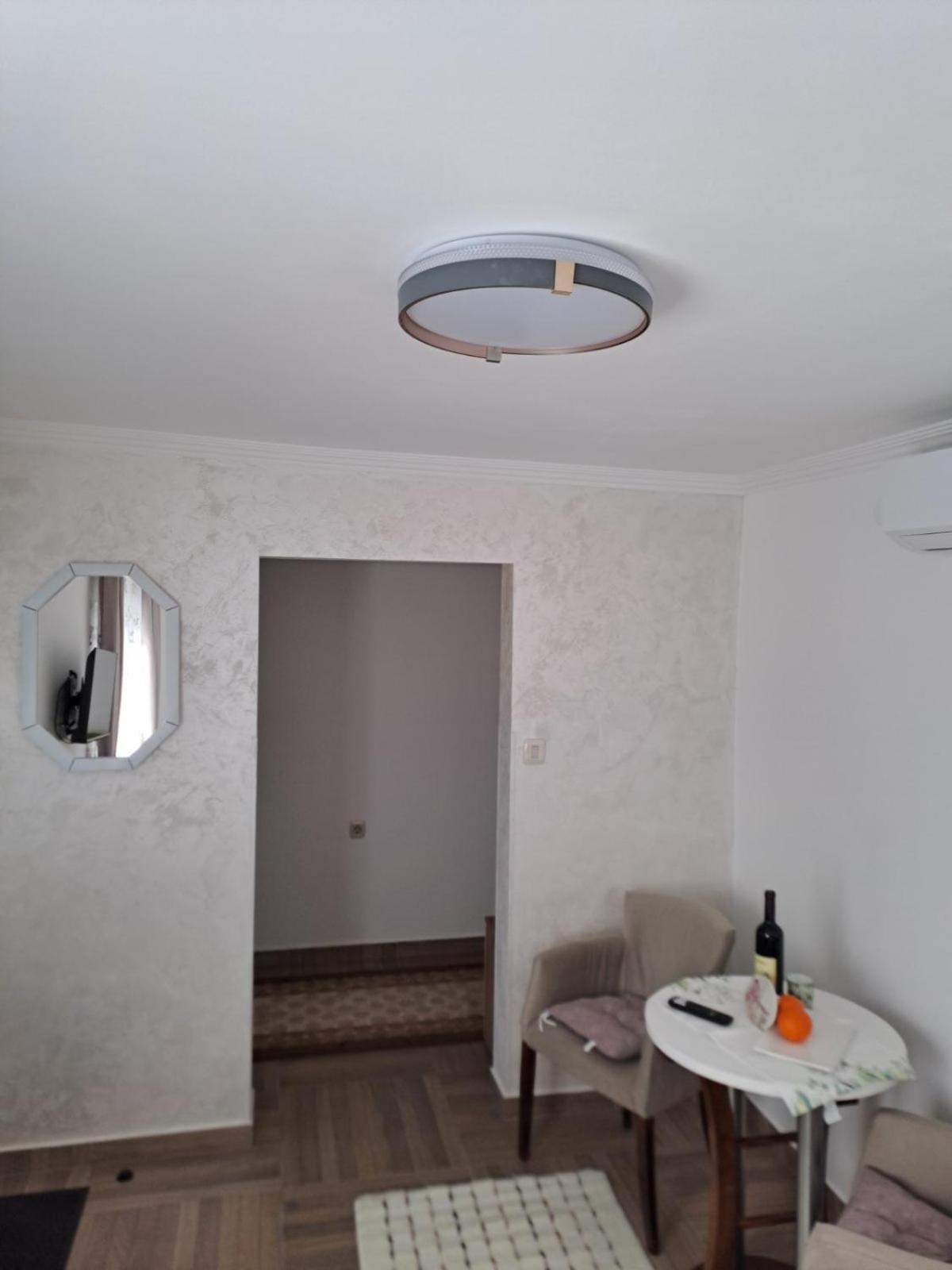 Apartmani Emily & Jully Nikšić Exteriör bild