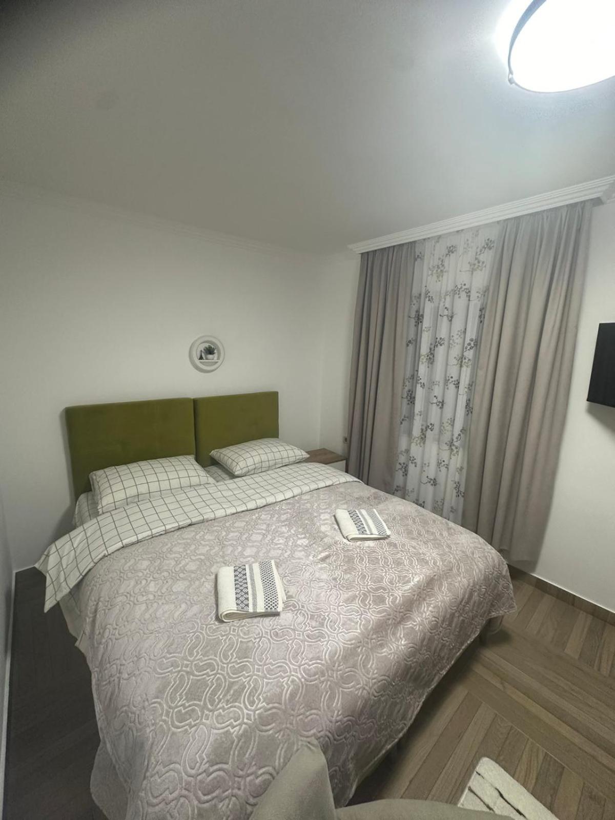 Apartmani Emily & Jully Nikšić Exteriör bild