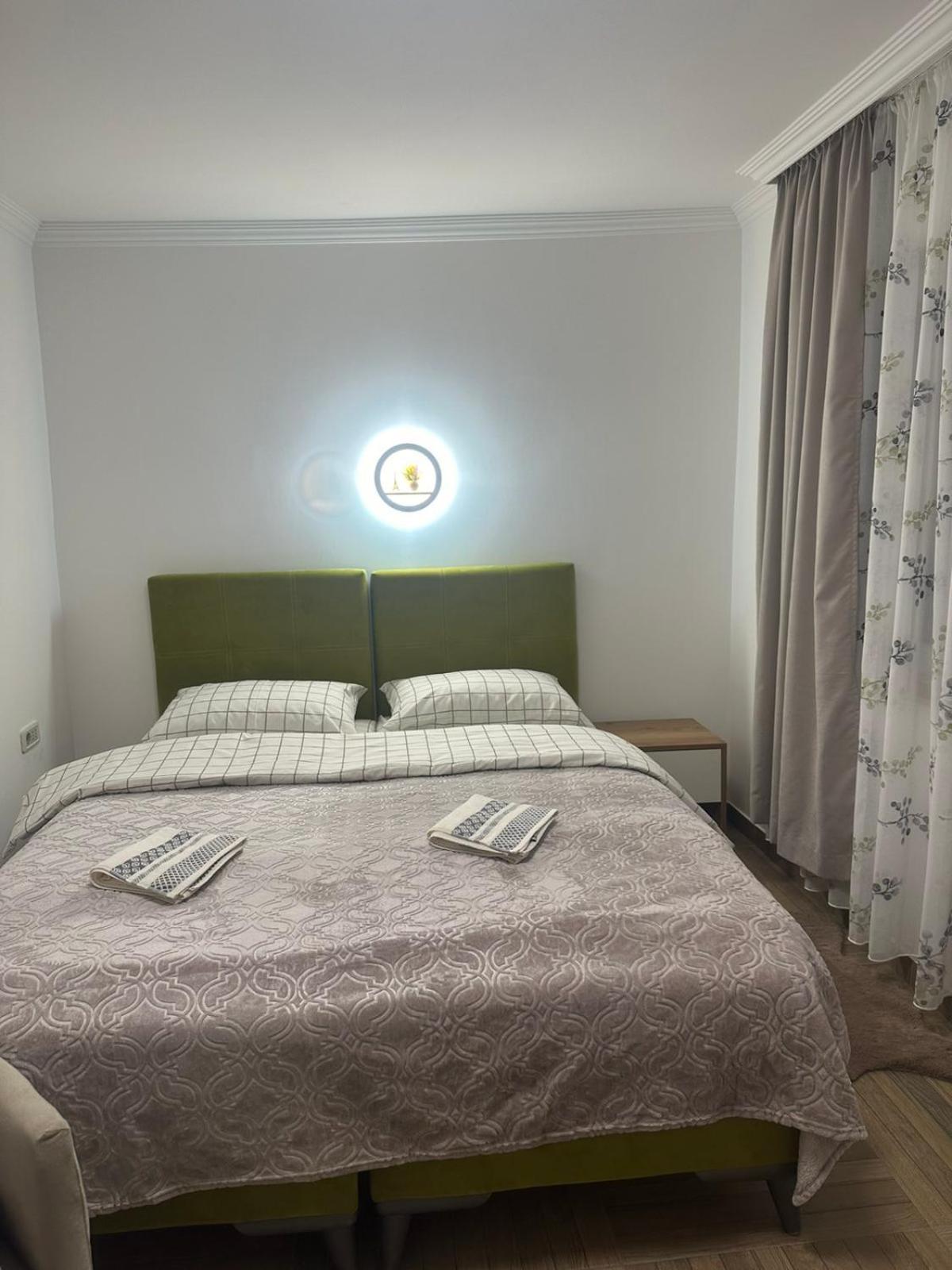 Apartmani Emily & Jully Nikšić Exteriör bild