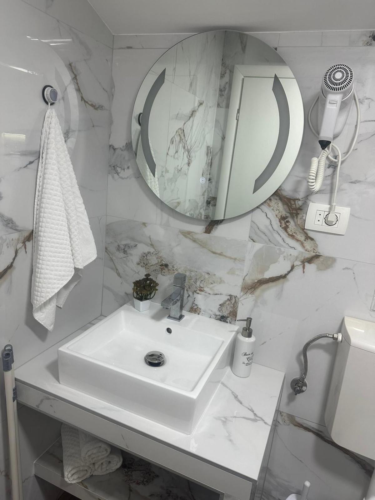 Apartmani Emily & Jully Nikšić Exteriör bild