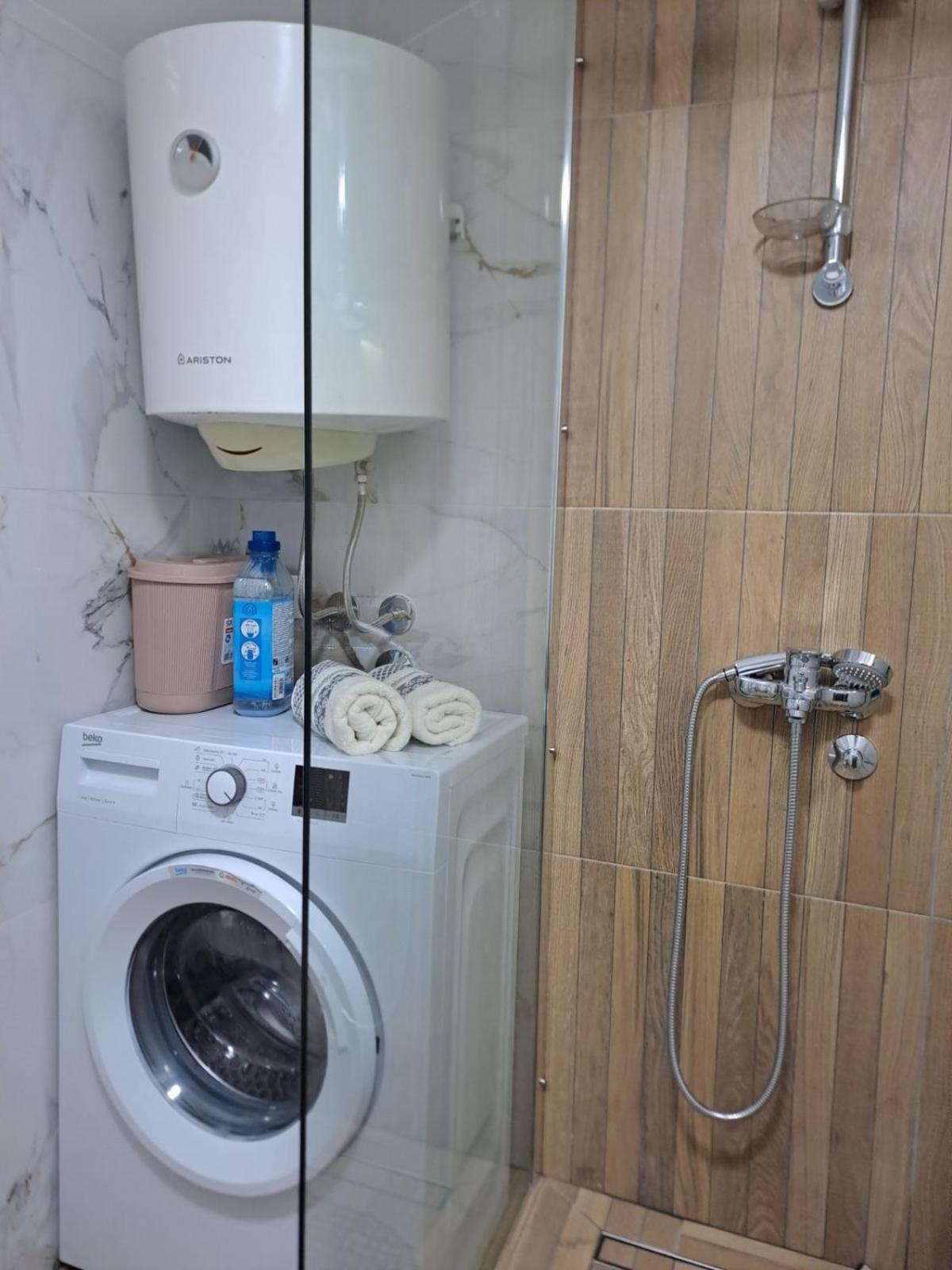 Apartmani Emily & Jully Nikšić Exteriör bild