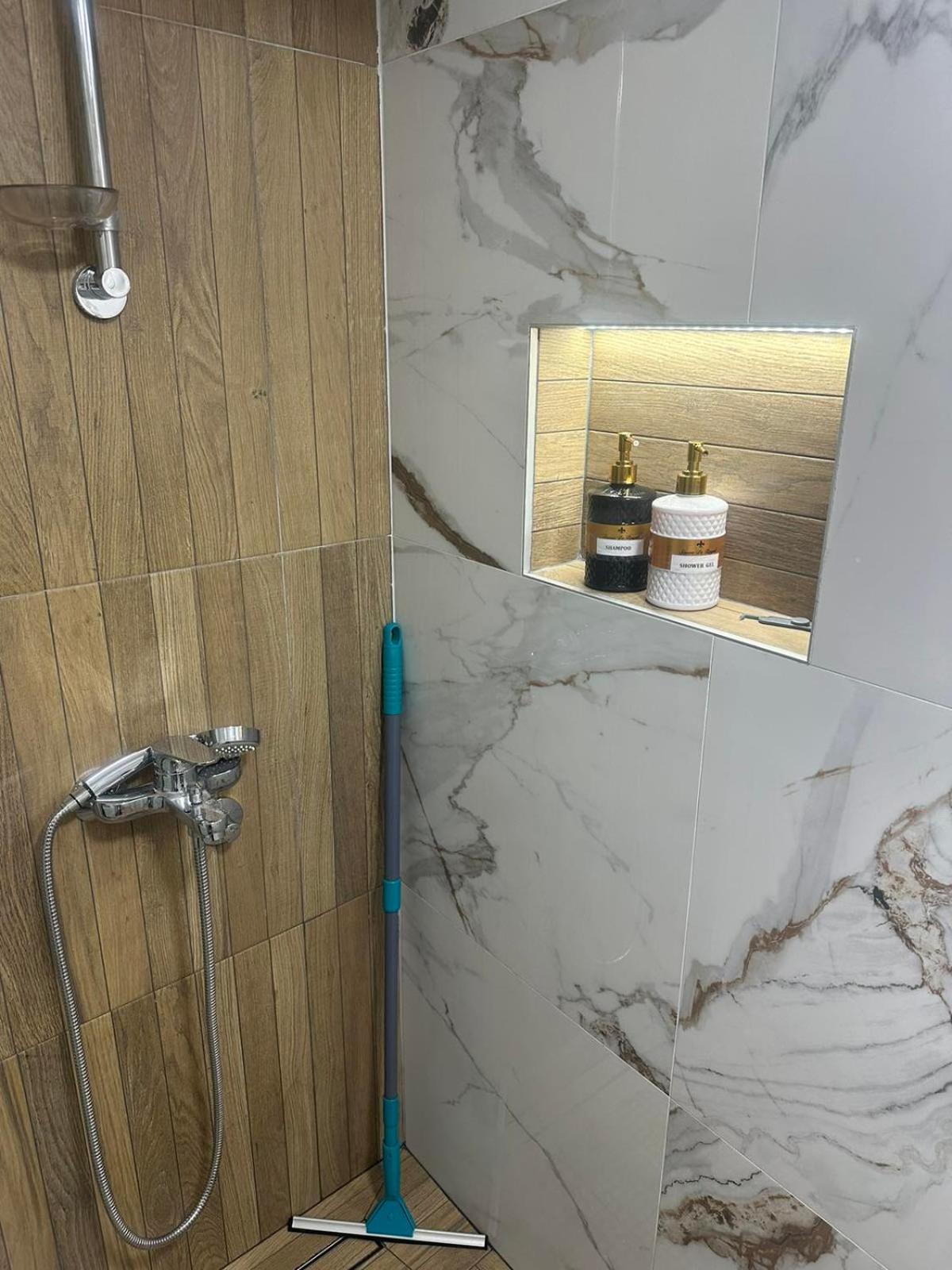 Apartmani Emily & Jully Nikšić Exteriör bild