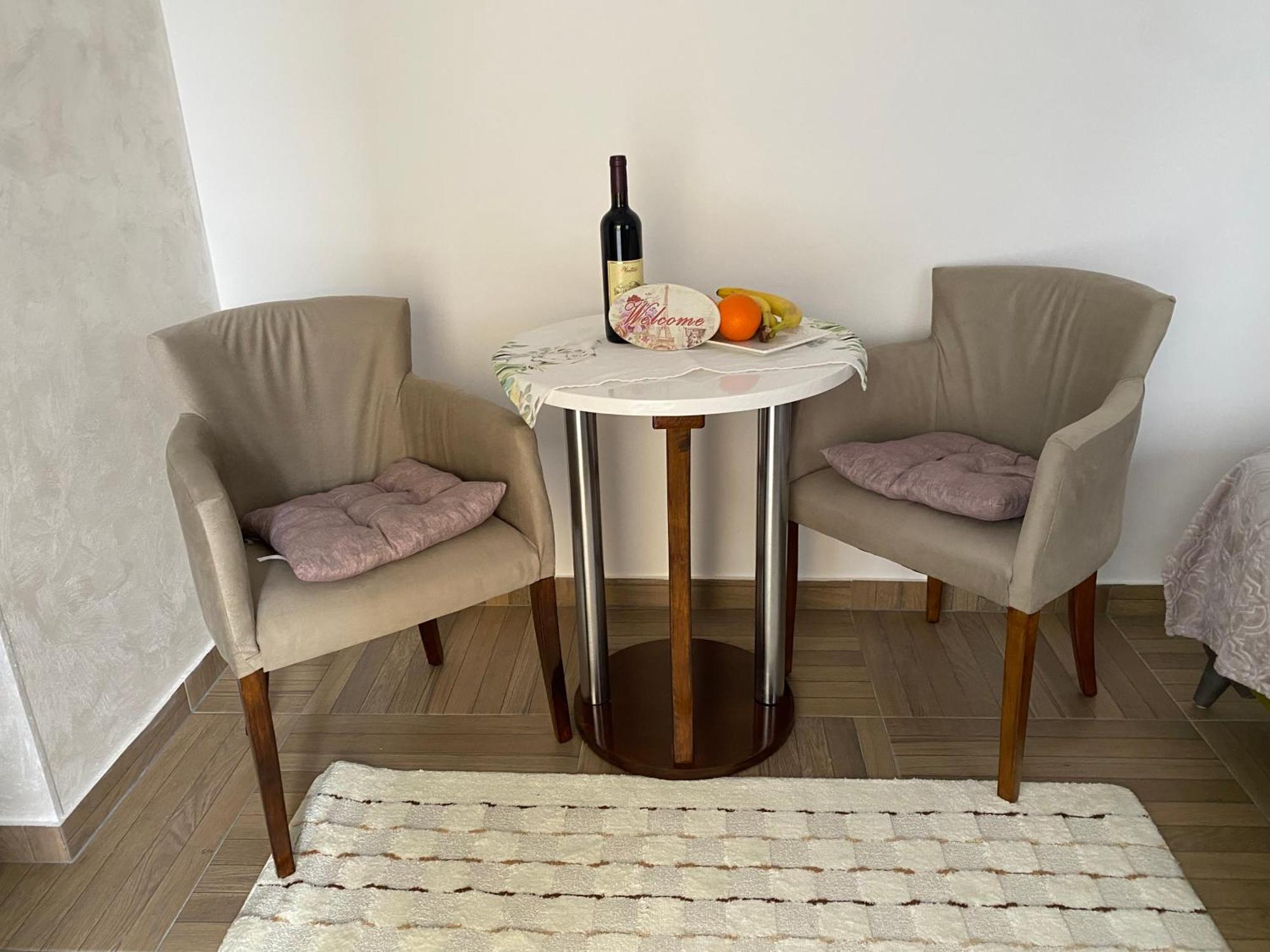 Apartmani Emily & Jully Nikšić Exteriör bild