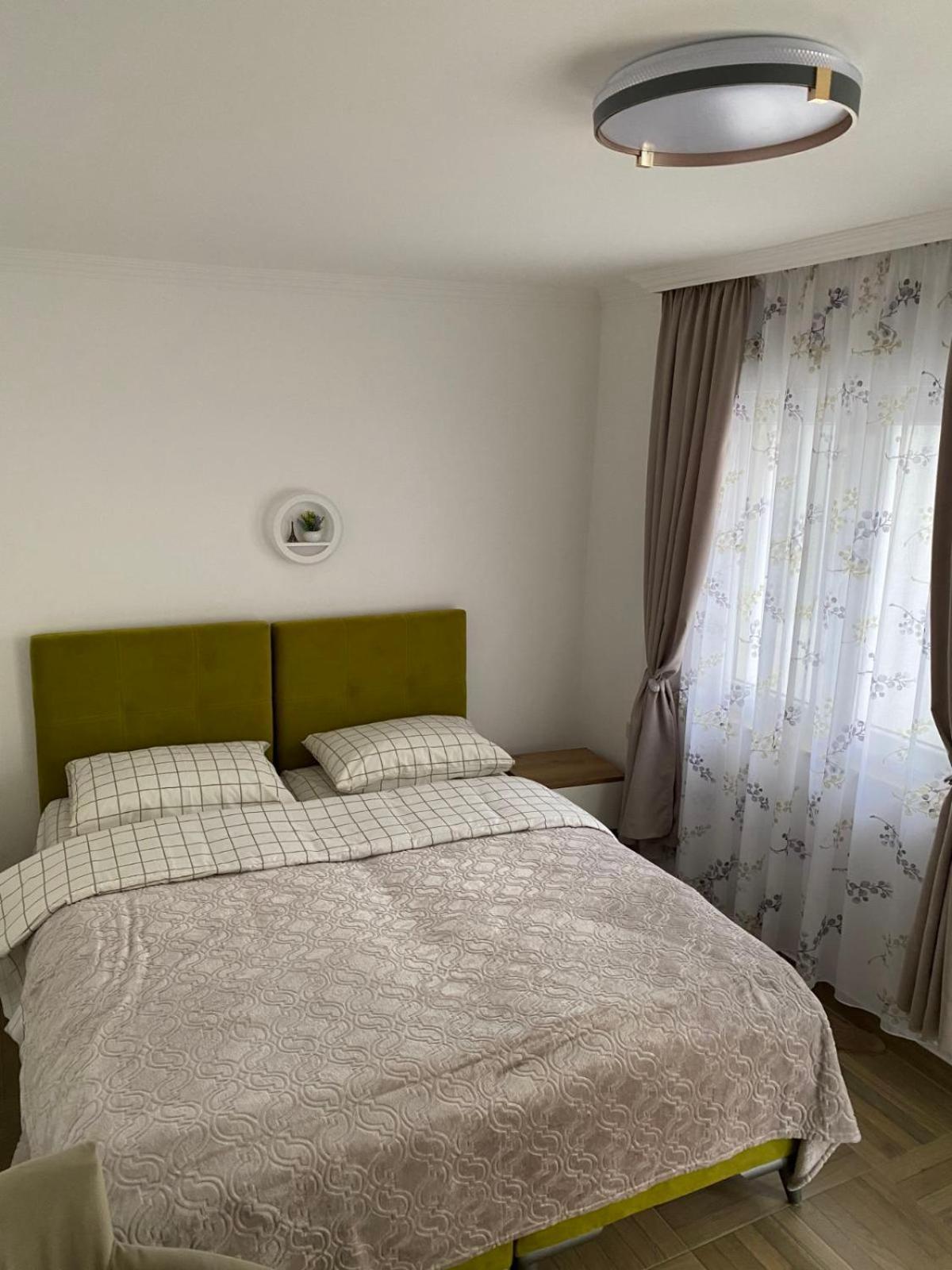 Apartmani Emily & Jully Nikšić Exteriör bild
