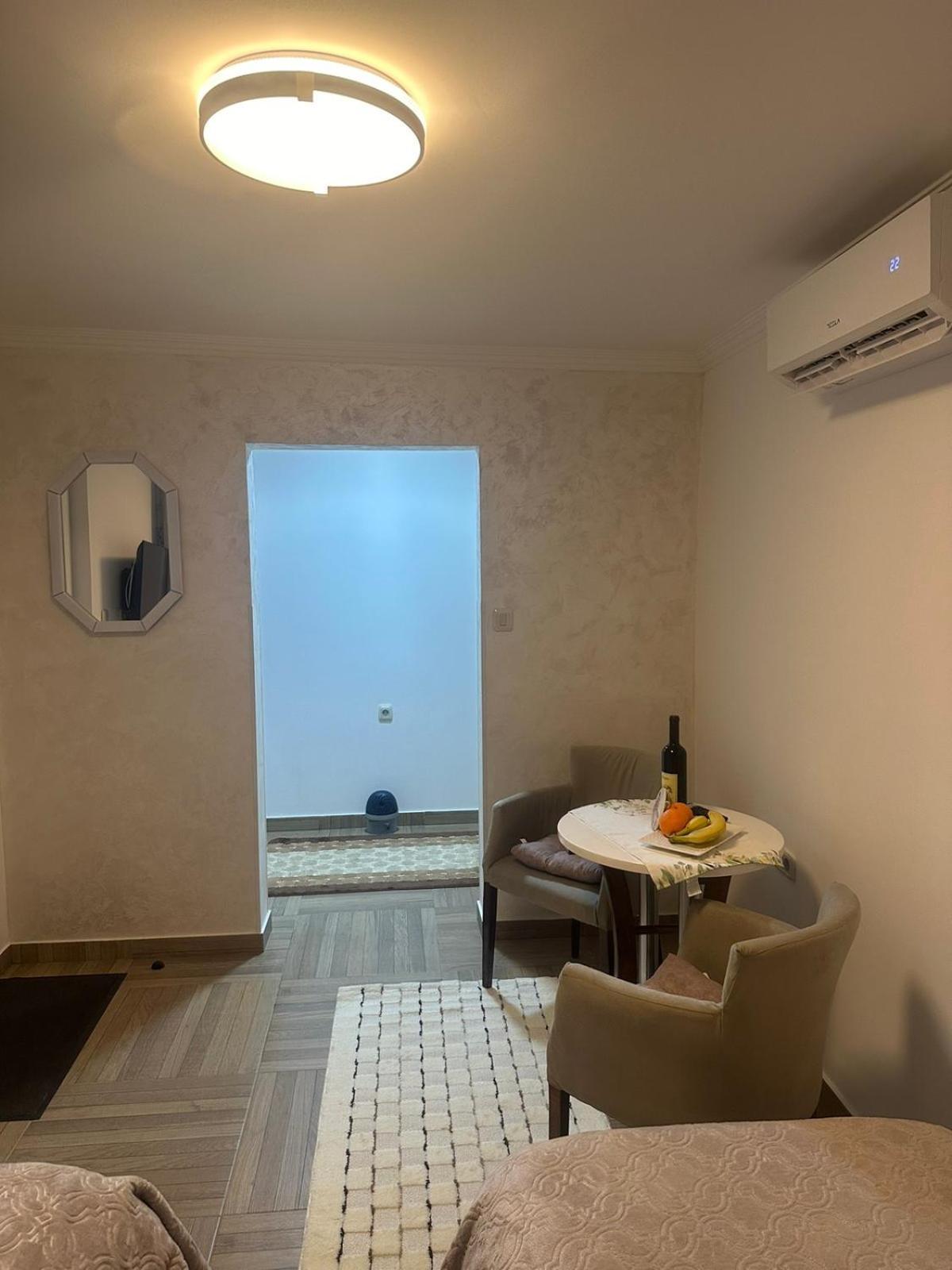 Apartmani Emily & Jully Nikšić Exteriör bild