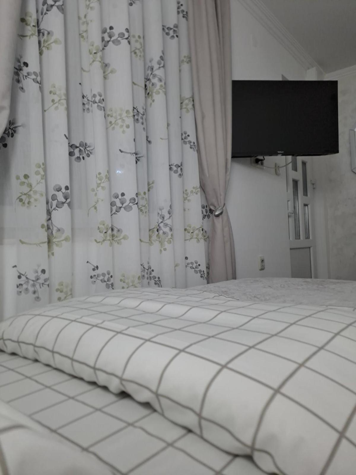Apartmani Emily & Jully Nikšić Exteriör bild