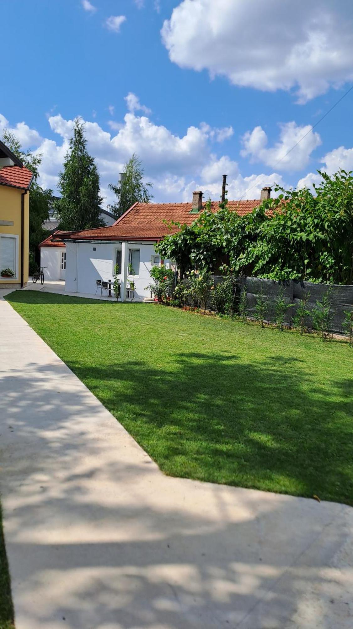 Apartmani Emily & Jully Nikšić Rum bild
